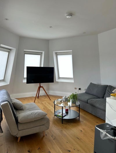 Goldhawk Rd: Double Room + Own Bathroom Main Photo
