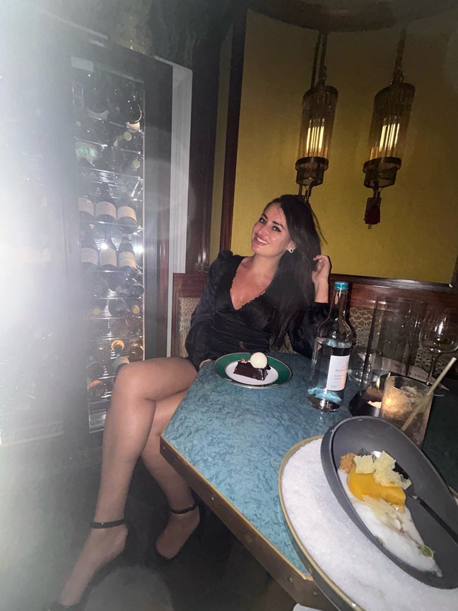 Italian professional looking for a room in zone 2, Main Photo