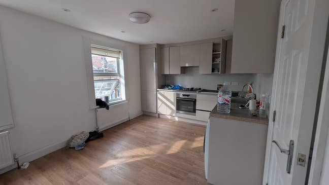 2 bedrooms available in North Acton from mid July Main Photo