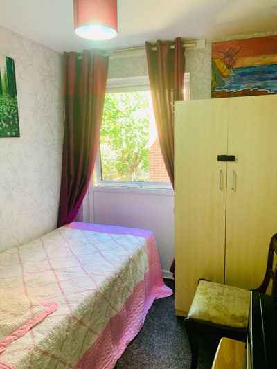 &pound;650 monthly small room at Stratford is available  Main Photo