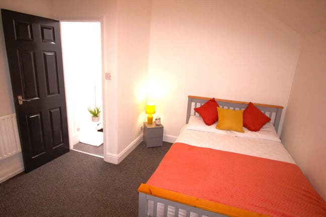 Book Now - Double Room Available  Main Photo
