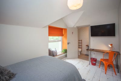 🏡 With a Gym,Cinema and an Ensuite Room!  Main Photo