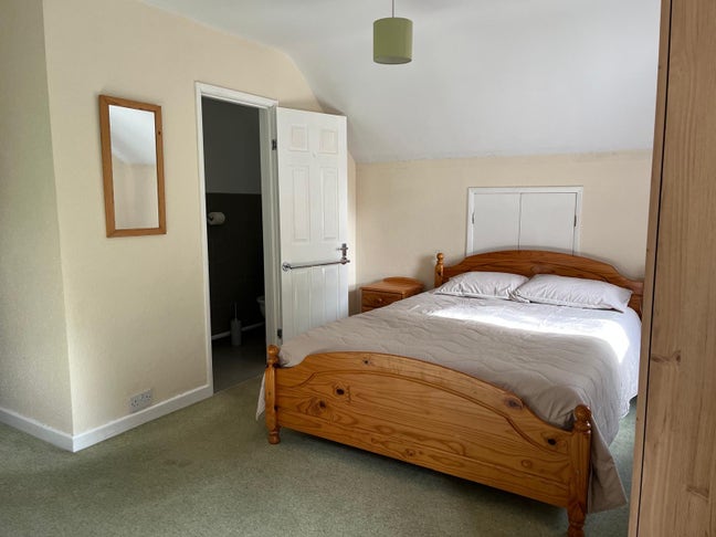 Large ensuite room for single occupancy Main Photo