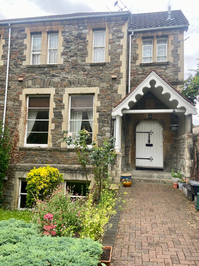 Double bedroom, Clifton (medium term let) 🌸 Main Photo