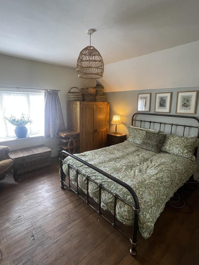 Double room in relaxed house in village of Shere  Main Photo
