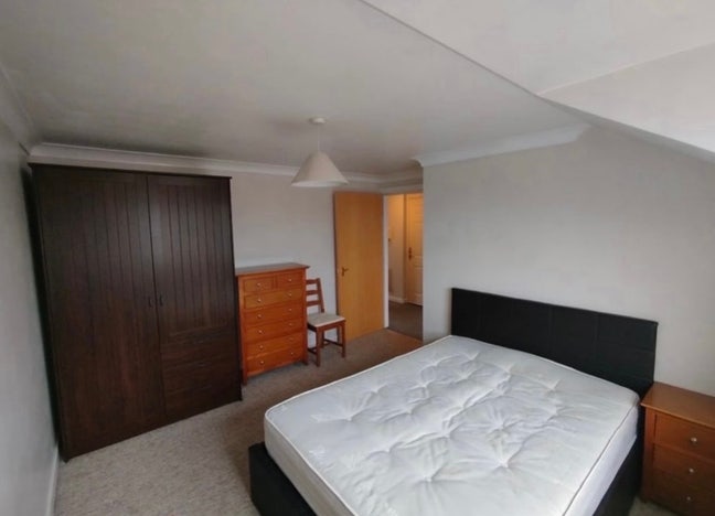 Spacious Double Room to Rent M23 Main Photo