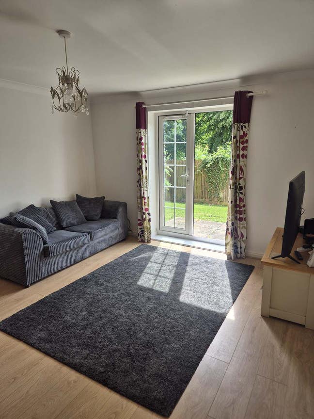 Room in two bedroom ground floor apartment  Main Photo