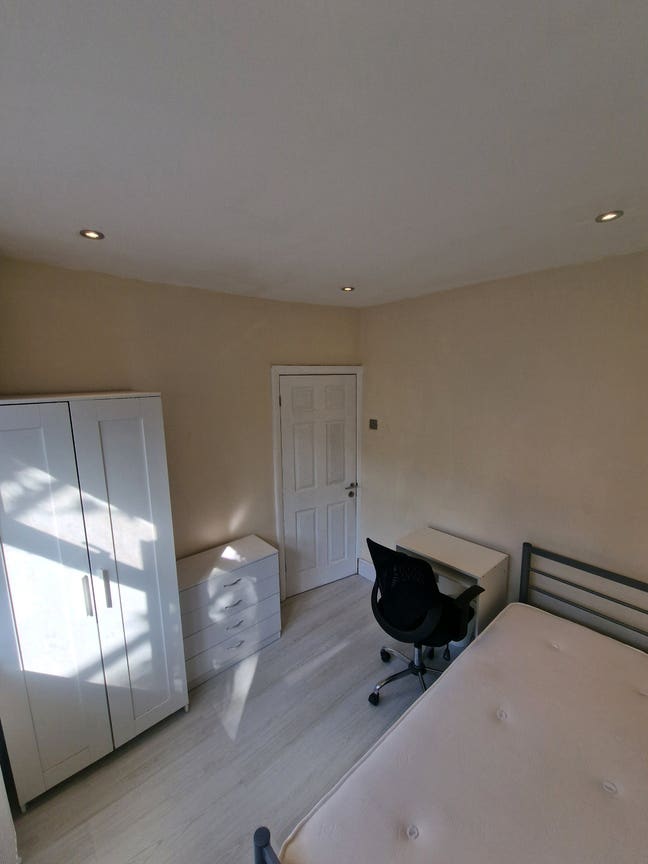 Modern Single Room, London Zone 2 - Bills Included Main Photo