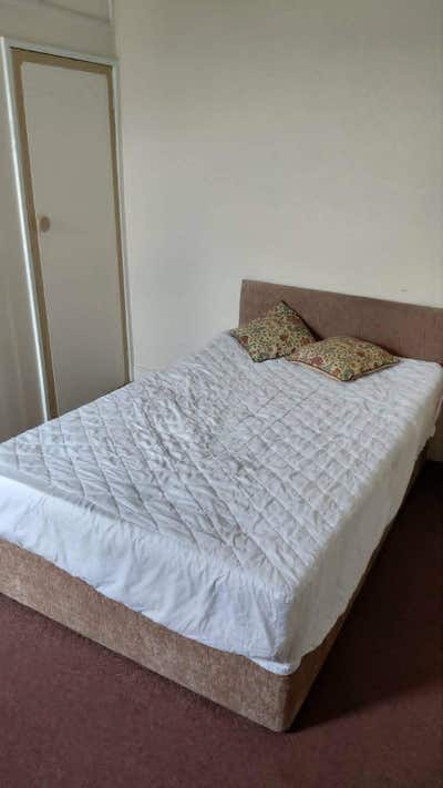 Quiet double room near QEQM and town centre Main Photo