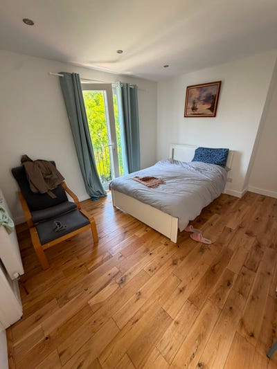 Studio flat in a house — Catford, SE6  Main Photo