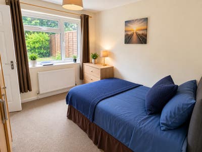 Double Room | 15 mins Stansted | Bills Inc Main Photo