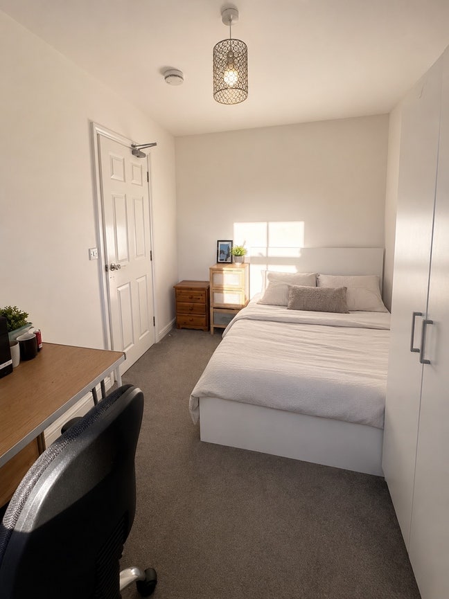 Spacious Double room - North Swindon  Main Photo