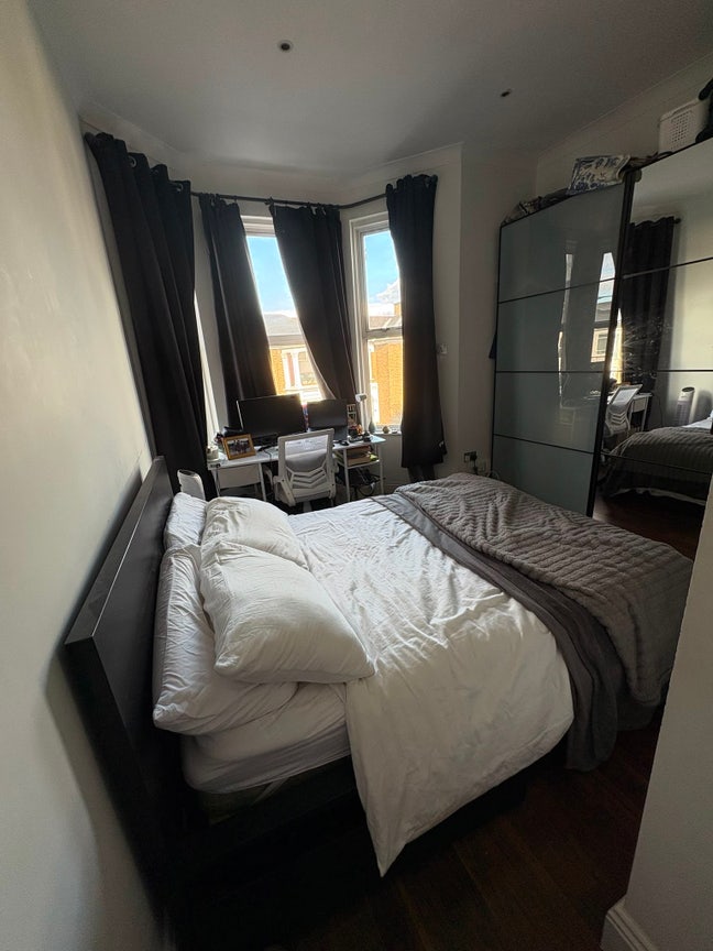 Spacious En-suite room in friendly W12 Flat Main Photo