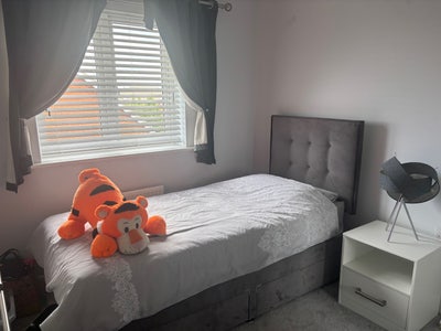 Furnished Single Room to rent &pound;600 pcm incl bills  Main Photo