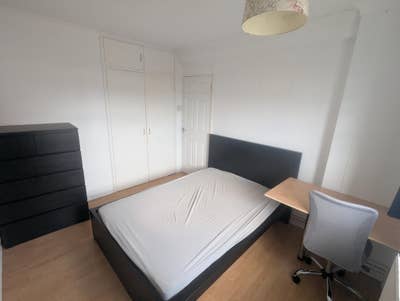 Bright Double Room to Let Main Photo