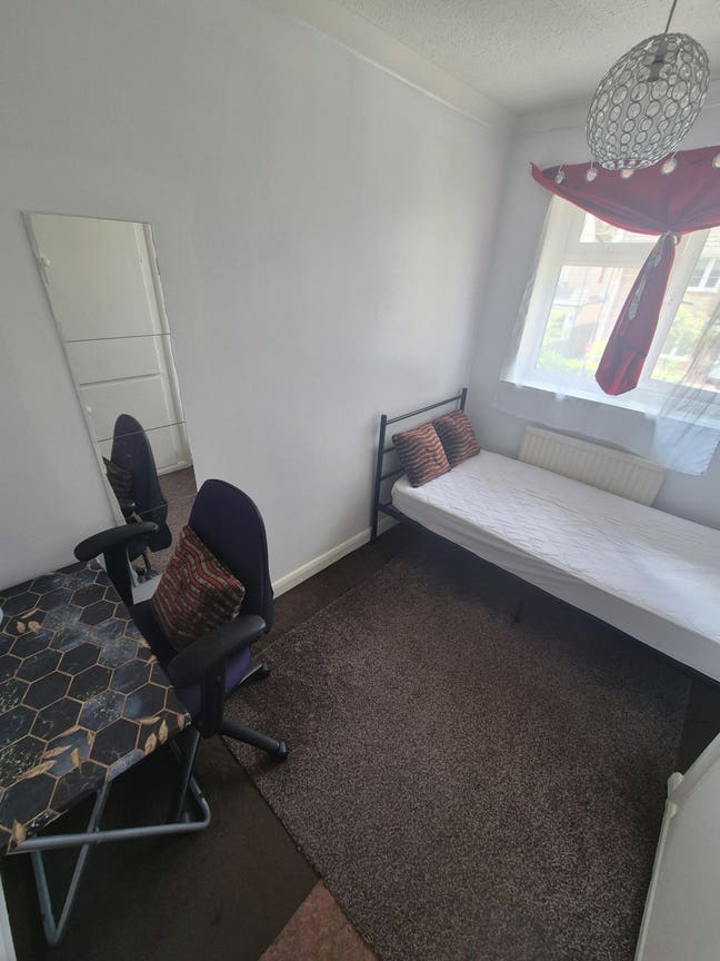 Single Room for renting in Slough Main Photo