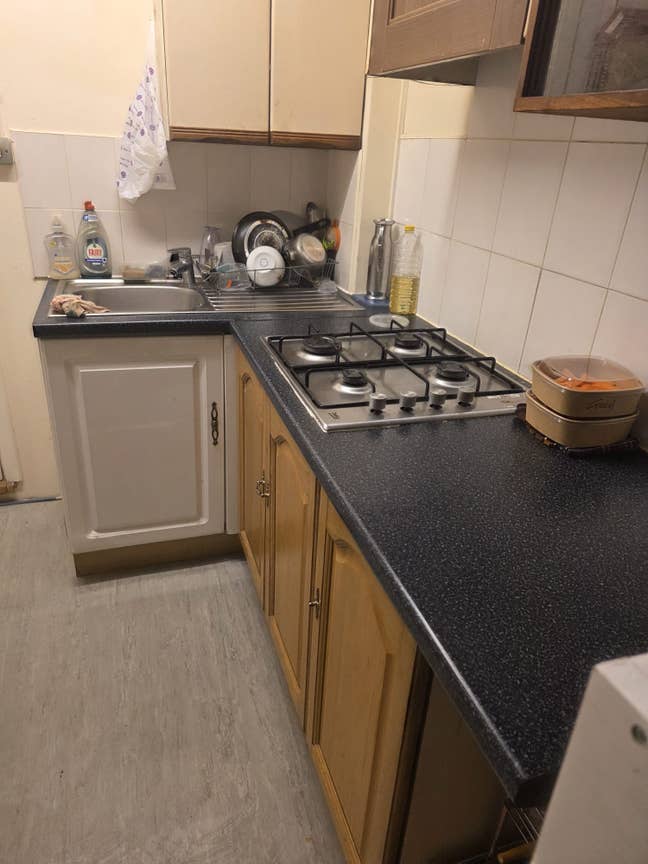 Shared studio flat available in prime location Main Photo