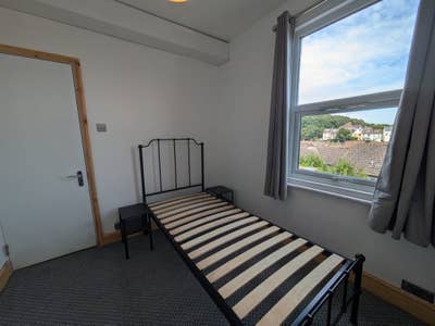 All bills & WiFi inc furnished single bedroom Main Photo