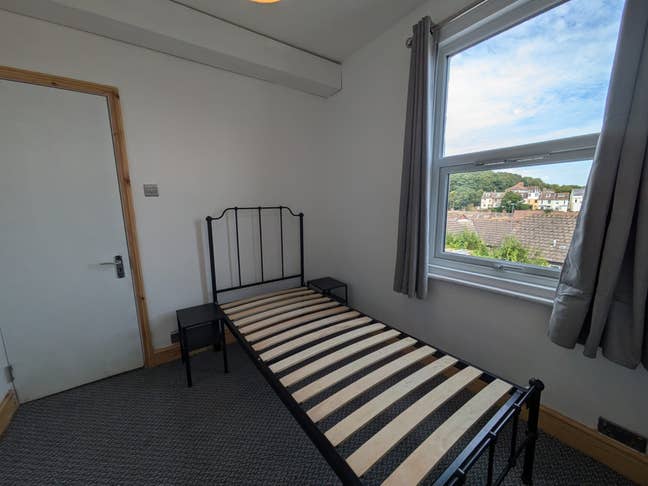All bills & WiFi inc furnished single bedroom Main Photo