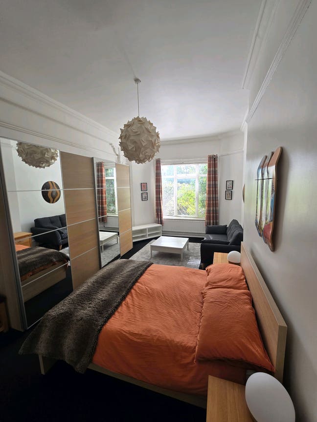 Large en-suite double room on Palace Road.  Main Photo