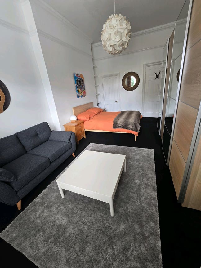 Massive 23sqm Studio-Sized Ensuite Room Main Photo