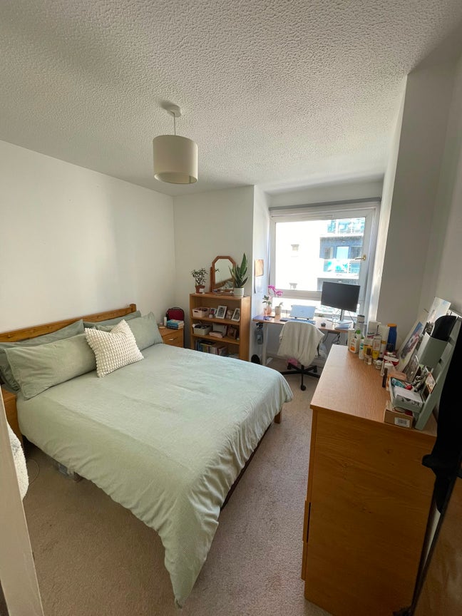 Looking for a flatmate! Main Photo