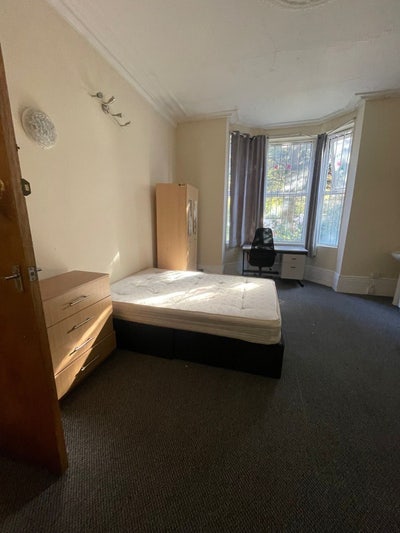 Furnished Double Bedroom- Available Now - LS6 1HG Main Photo