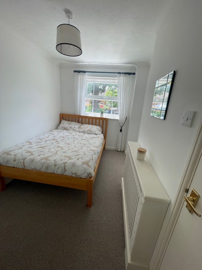 Modern and bright furnished double room  Main Photo