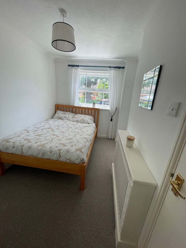 Modern and bright furnished double room Main Photo