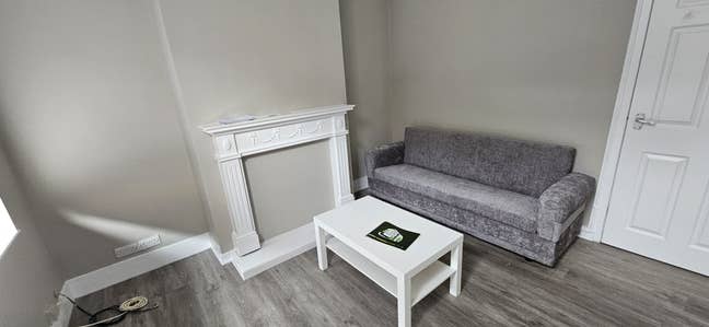 Room for &pound;10 per week including bills Main Photo