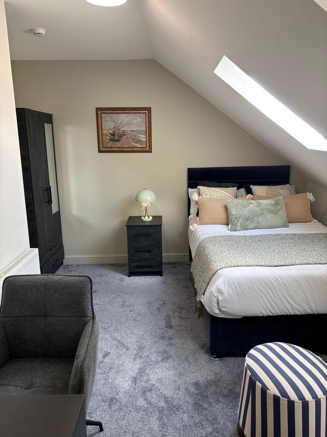 🌟 Stylish En-Suite Living for Professionals | LE2 Main Photo