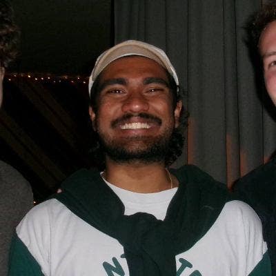 Professional Male seeks a double room Main Photo