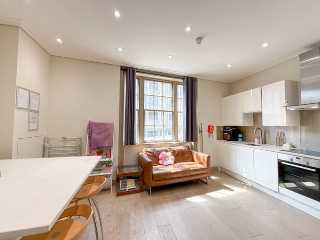 Beautiful 2 Bedroom Flat Available Main Photo