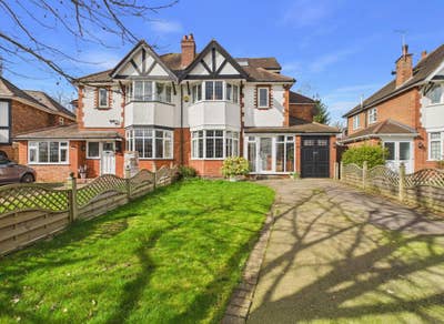 Large 4 Bedroom Family Home Main Photo