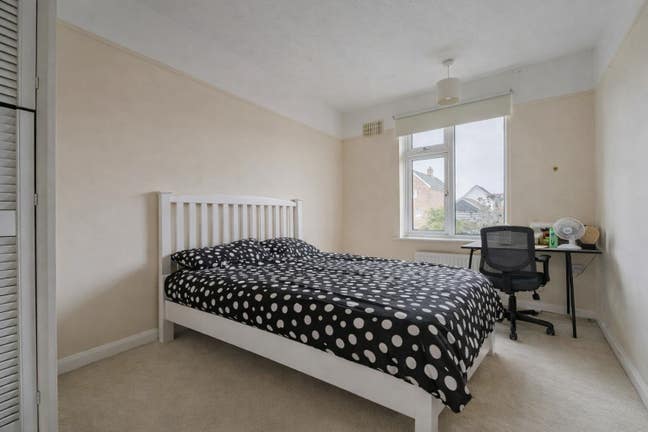 Stunning Double Room Near City Centre Main Photo