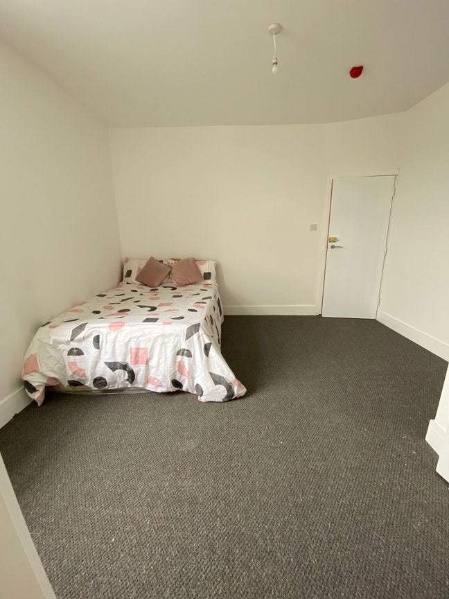 En-suite large room STUDENT Main Photo