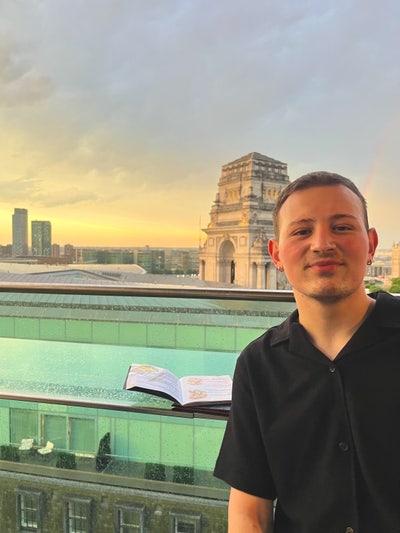 Looking for a room in a flat-share or buddy up! Main Photo