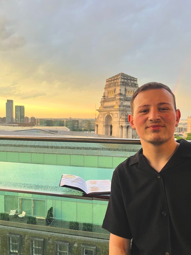 Looking for a room in a flat-share or buddy up! Main Photo