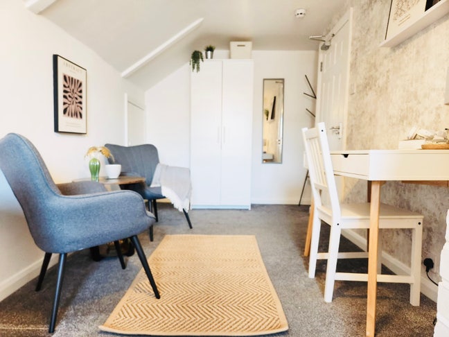 Large, Quirky Loft Double Room in City Centre  Main Photo