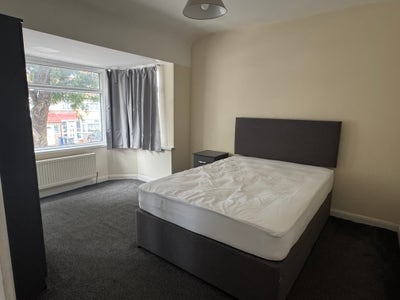 Spacious Double Room for Single/Couples/Sharing Main Photo