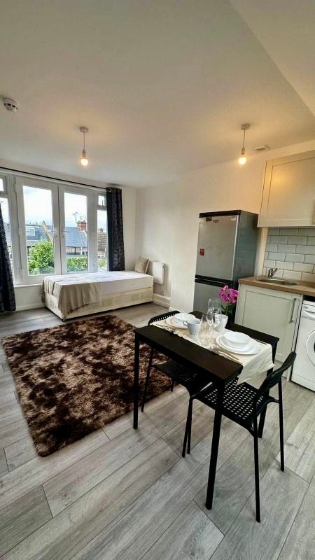 ✨🏡 Studio Flat to Let in Willesden Junction Main Photo