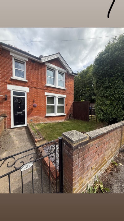 Spacious Double Room Available Main Photo