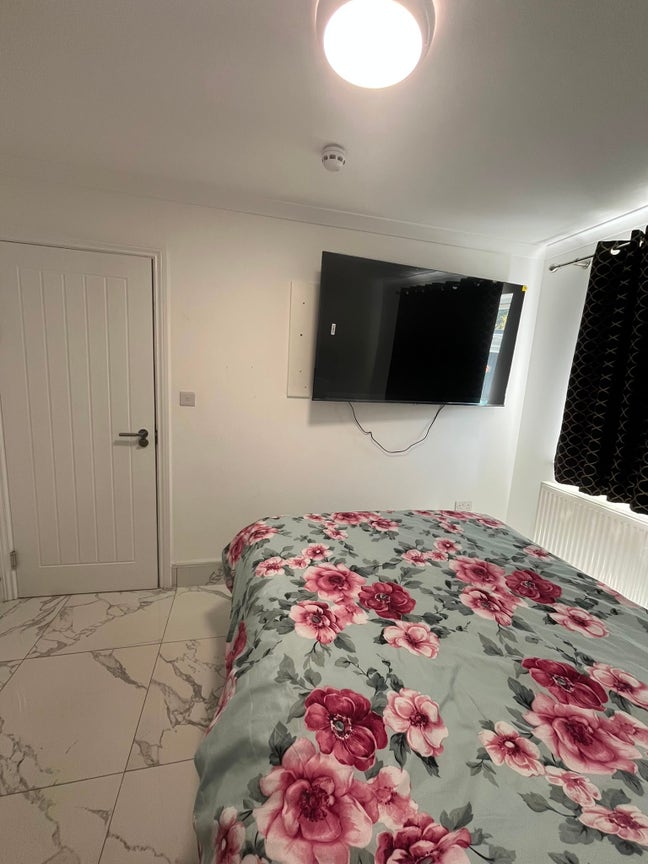 En suite double furnished room in Hayes  Main Photo