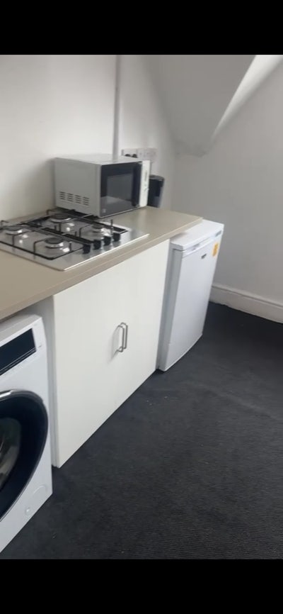 1 bed room ensuite Main Photo