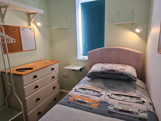 Furnished single room Main Photo