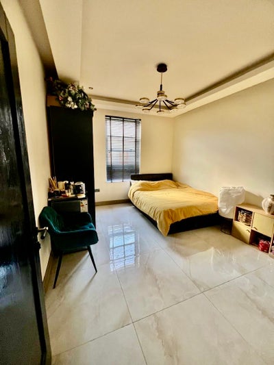 Beautiful Double Room | All Bills Included Main Photo