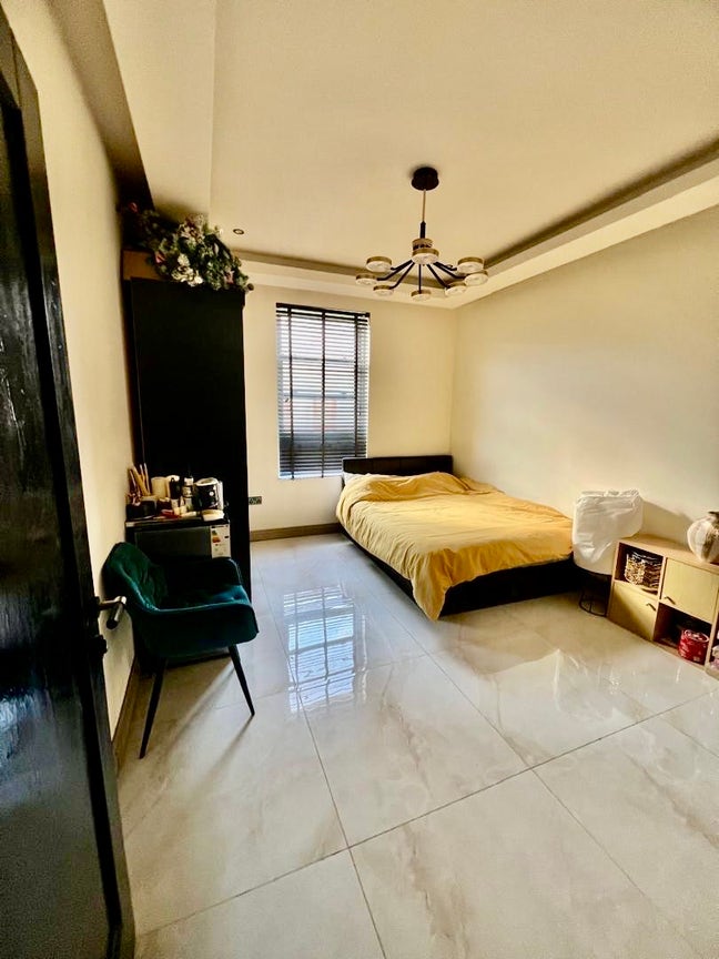 Beautiful Double Room | All Bills Included Main Photo
