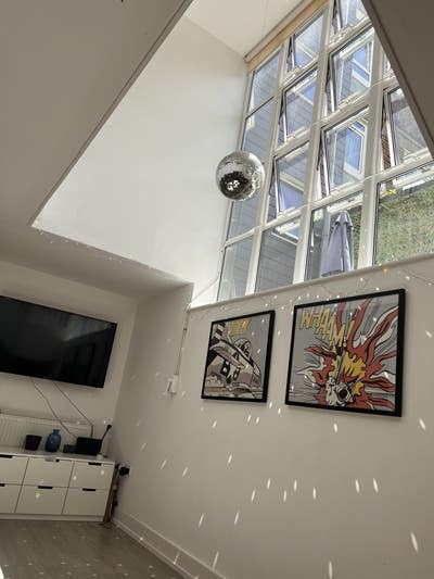 Large Double room in sunny flat near vicky park Main Photo