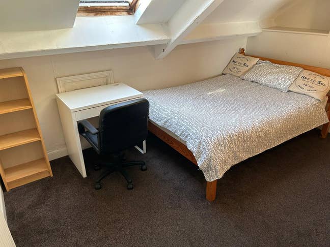 Room in Great Location Main Photo