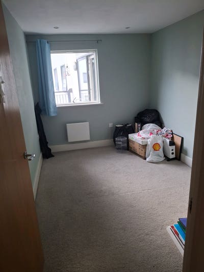 1 Single Bedroom Apartment Furnished Epsom Centre Main Photo